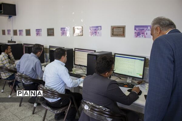 بازدید مدیر آموزش و پرورش محلات از حوزه تصحیح امتحانات نهایی