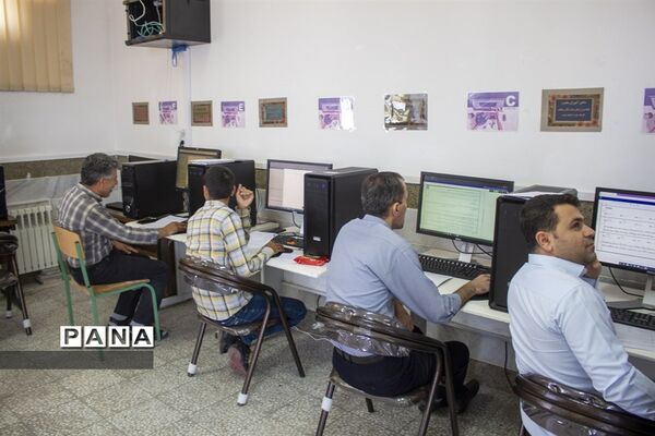 بازدید مدیر آموزش و پرورش محلات از حوزه تصحیح امتحانات نهایی