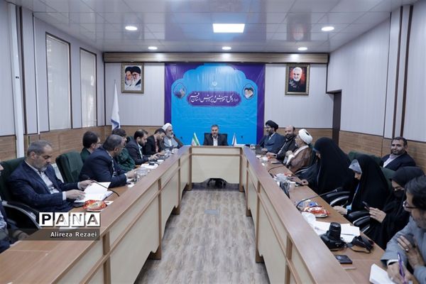 نشست شورای معاونان آموزش و پرروش قم با موضوع سازمان دانش‌آموزی