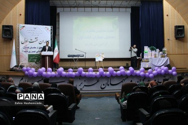 آیین تجلیل از معلمان پایه اول مدارس مقطع ابتدایی ناحیه یک شهرری در فرهنگسرای ولا