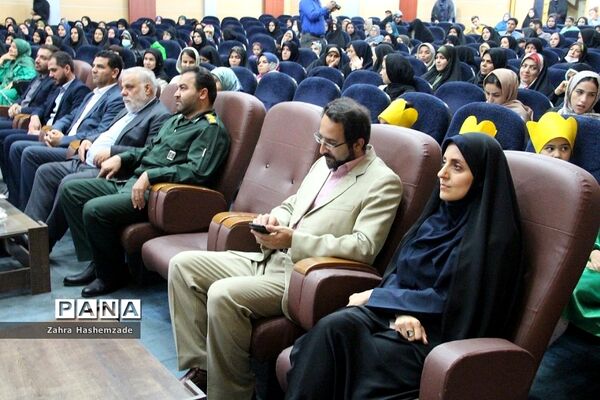 آیین تجلیل از معلمان پایه اول مدارس مقطع ابتدایی ناحیه یک شهرری در فرهنگسرای ولا