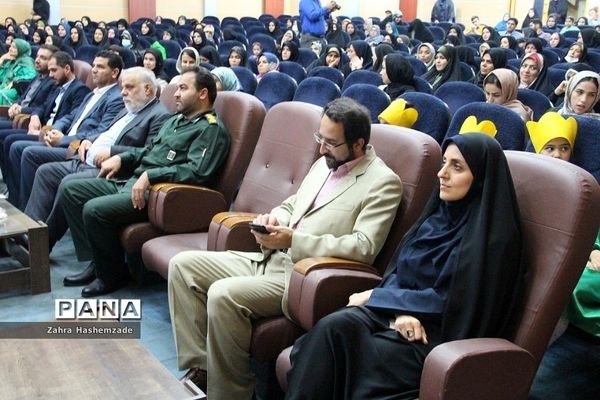 آیین تجلیل از معلمان پایه اول مدارس مقطع ابتدایی ناحیه یک شهرری در فرهنگسرای ولا