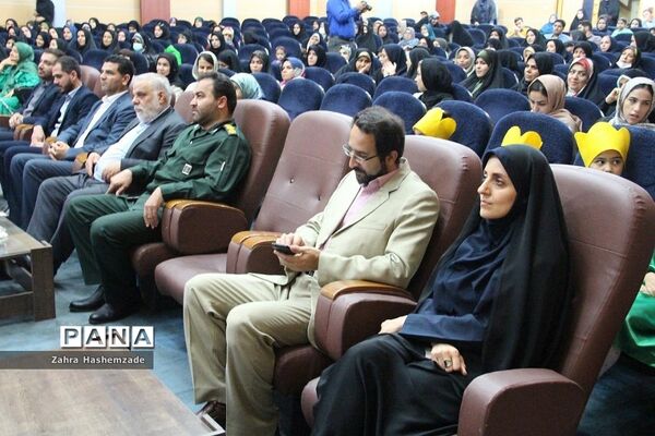 آیین تجلیل از معلمان پایه اول مدارس مقطع ابتدایی ناحیه یک شهرری در فرهنگسرای ولا