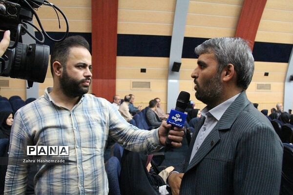 آیین تجلیل از معلمان پایه اول مدارس مقطع ابتدایی ناحیه یک شهرری در فرهنگسرای ولا