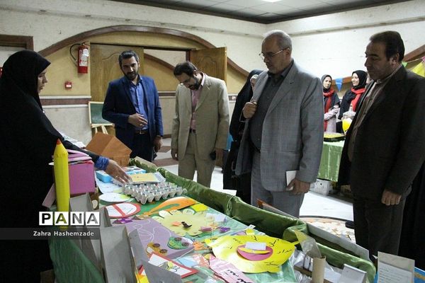 آیین تجلیل از معلمان پایه اول مدارس مقطع ابتدایی ناحیه یک شهرری در فرهنگسرای ولا