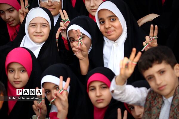 استقبال پرشکوه مردم تبریز از رئیس جمهوری