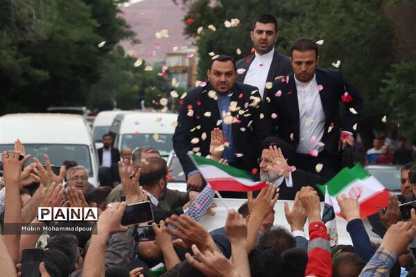 استقبال پرشکوه مردم تبریز از رئیس جمهوری