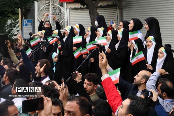 استقبال پرشکوه مردم تبریز از رئیس جمهوری