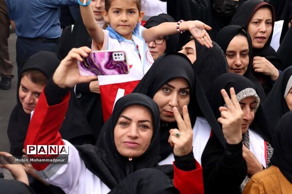 استقبال پرشکوه مردم تبریز از رئیس جمهوری