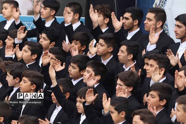 استقبال پرشکوه مردم تبریز از رئیس جمهوری
