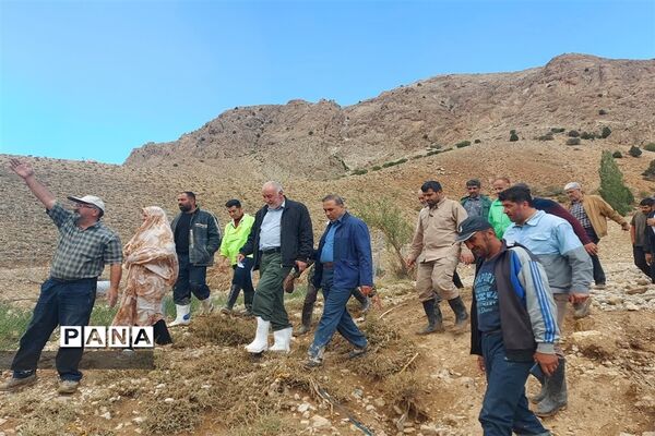 حضور میدانی استاندار تهران و نظارت بر عملکرد دستگاه‌های خدمت رسان به شهروندان سیل زده در فیروز کوه