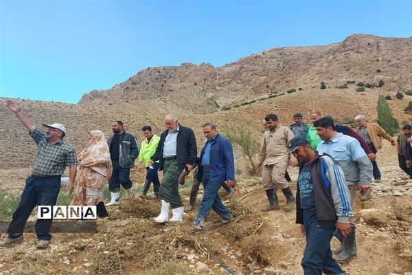 حضور میدانی استاندار تهران و نظارت بر عملکرد دستگاه‌های خدمت رسان به شهروندان سیل زده در فیروز کوه