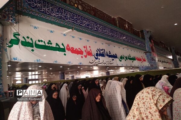حضور گسترده مردم بیرجند در میعادگاه نماز جمعه