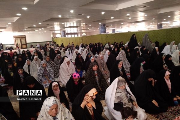 حضور گسترده مردم بیرجند در میعادگاه نماز جمعه