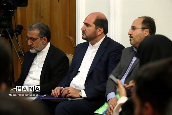 نشست خبری رئیس‌جمهوری در تبریز