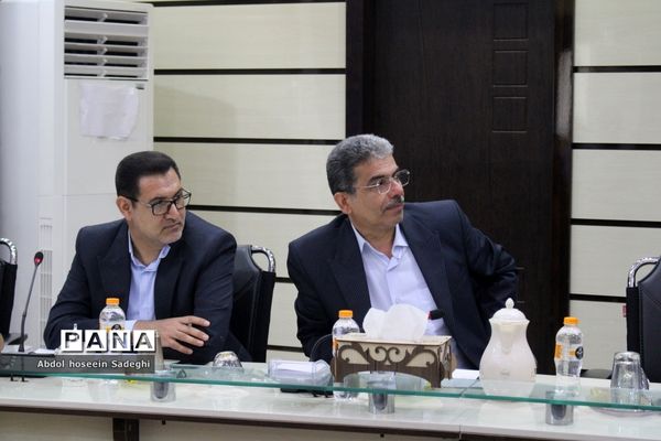 جلسه ستاد ثبت‌نام استانی و شورای معاونان اداره‌کل آموزش و پرورش استان بوشهر