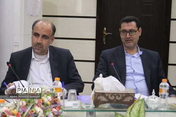 جلسه ستاد ثبت‌نام استانی و شورای معاونان اداره‌کل آموزش و پرورش استان بوشهر