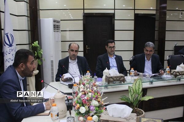 جلسه ستاد ثبت‌نام استانی و شورای معاونان اداره‌کل آموزش و پرورش استان بوشهر