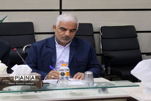 جلسه ستاد ثبت‌نام استانی و شورای معاونان اداره‌کل آموزش و پرورش استان بوشهر