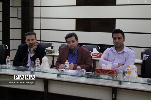 جلسه ستاد ثبت‌نام استانی و شورای معاونان اداره‌کل آموزش و پرورش استان بوشهر