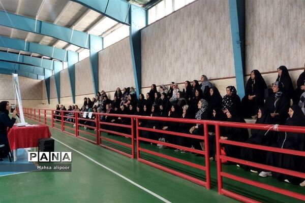 برگزاری کارگاه روانشناسی در سالن ورزشی بانوان قرچک