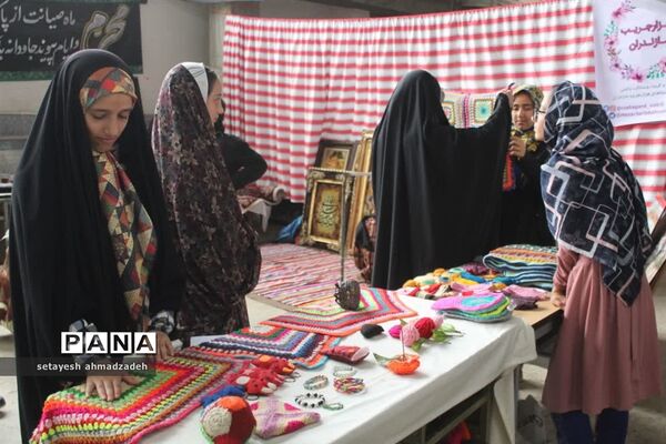 نمایشگاه صنایع‌ دستی در گلوگاه