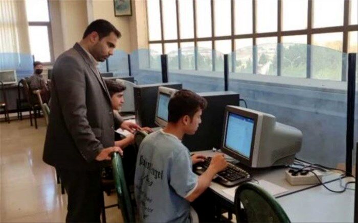 معلمی که پس‌انداز خود را صرف بازسازی و نوسازی مدرسه کرد