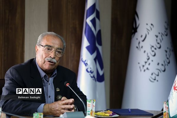 انعقاد تفاهم‌نامه برای استفاده از انرژی‌های تجدیدپذیر و بهره‌وری انرژی برق در مدارس کشور