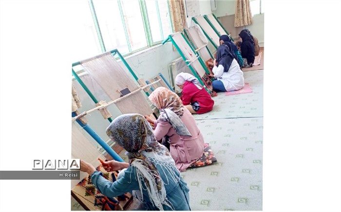 گلیم‌بافی هنر دست زنان و دختران شهرستان اردل