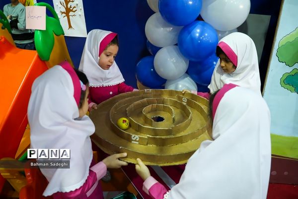 نمایشگاه دستاوردهای توانمندی دانش‌آموزان و معلمان شهر تهران