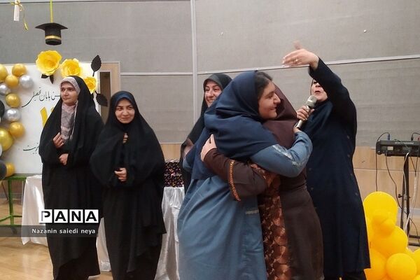 جشن فارغ‌التحصیلی دانش‌آموزان پایه نهم دبیرستان تربیت رودهن