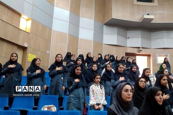 جشن فارغ‌التحصیلی دانش‌آموزان پایه نهم دبیرستان تربیت رودهن