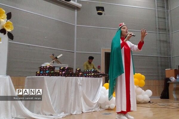 جشن فارغ‌التحصیلی دانش‌آموزان پایه نهم دبیرستان تربیت رودهن