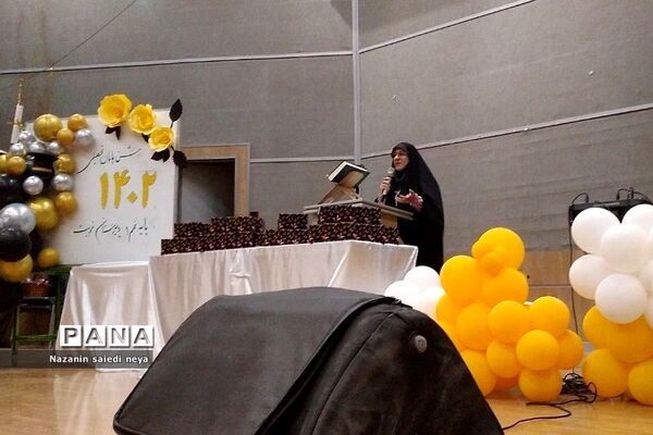 جشن فارغ‌التحصیلی دانش‌آموزان پایه نهم دبیرستان تربیت رودهن