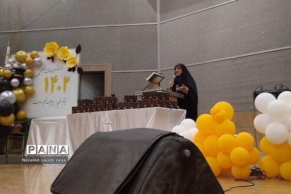 جشن فارغ‌التحصیلی دانش‌آموزان پایه نهم دبیرستان تربیت رودهن