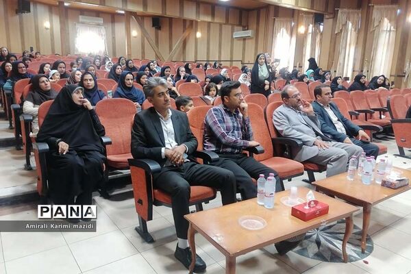 آیین تجلیل از مربیان سازمان دانش‌آموزی ناحیه 3 شیراز