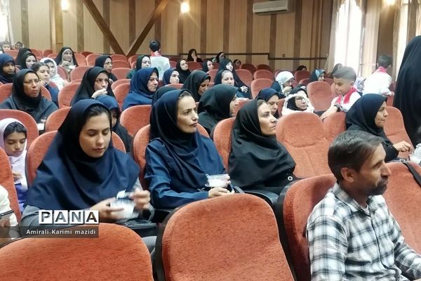 آیین تجلیل از مربیان سازمان دانش‌آموزی ناحیه 3 شیراز