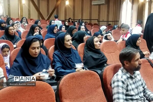 آیین تجلیل از مربیان سازمان دانش‌آموزی ناحیه 3 شیراز