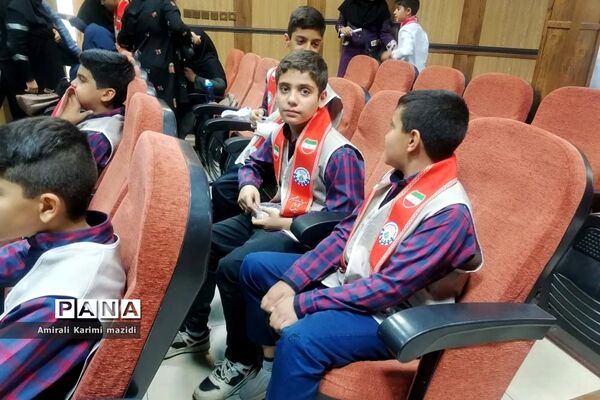 آیین تجلیل از مربیان سازمان دانش‌آموزی ناحیه 3 شیراز