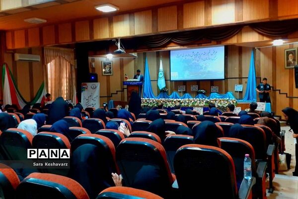 آیین تجلیل از مربیان سازمان دانش‌آموزی ناحیه 3 شیراز