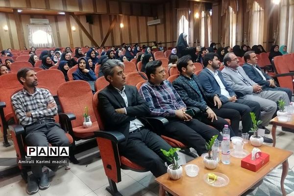 آیین تجلیل از مربیان سازمان دانش‌آموزی ناحیه 3 شیراز