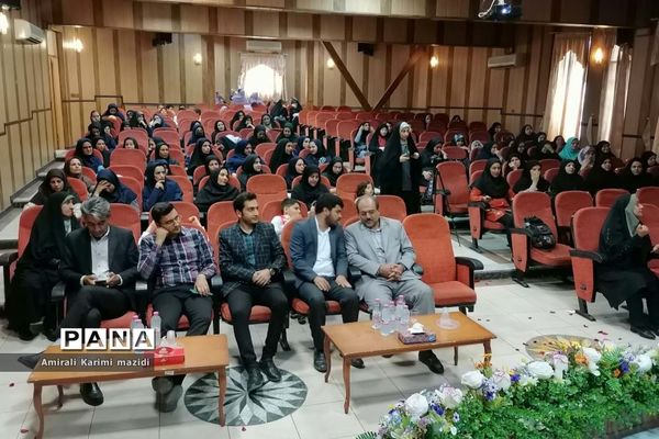 آیین تجلیل از مربیان سازمان دانش‌آموزی ناحیه 3 شیراز