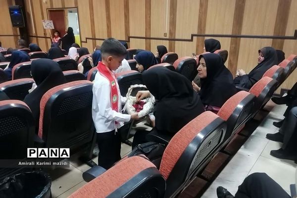 آیین تجلیل از مربیان سازمان دانش‌آموزی ناحیه 3 شیراز