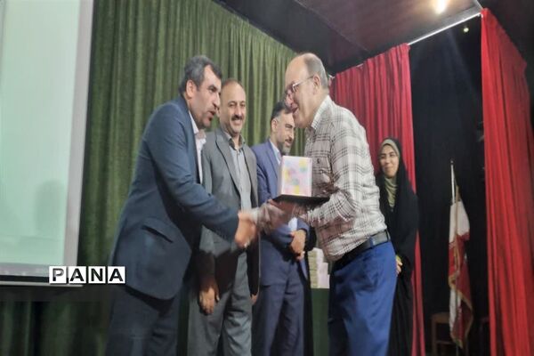 رونمایی از کتاب تجارب زیسته آموزگاران