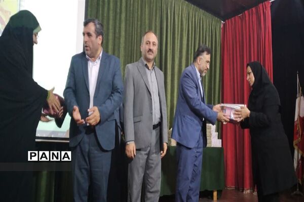 رونمایی از کتاب تجارب زیسته آموزگاران