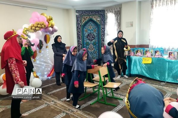 جشن الفبا دانش‌آموزان پایه اول دبستان برکت رودهن در پایان سال تحصیلی