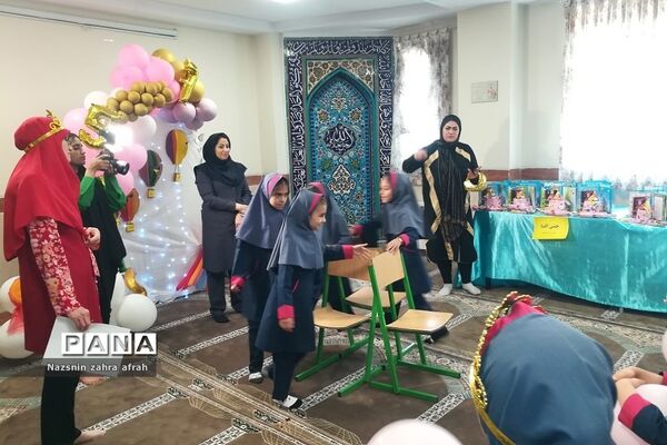 جشن الفبا دانش‌آموزان پایه اول دبستان برکت رودهن در پایان سال تحصیلی