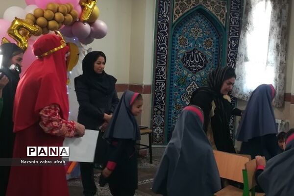 جشن الفبا دانش‌آموزان پایه اول دبستان برکت رودهن در پایان سال تحصیلی