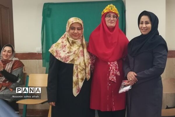 جشن الفبا دانش‌آموزان پایه اول دبستان برکت رودهن در پایان سال تحصیلی
