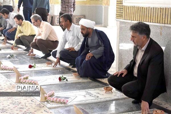 غبارروبی گلزار شهدای شهرستان بهاباد به‌مناسبت هفته جهاد کشاورزی